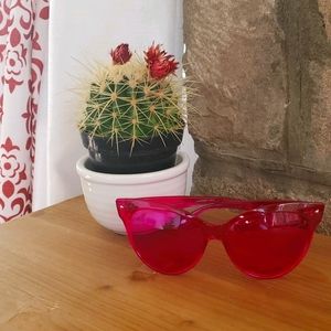 80s Inspired Cats Eye Magenta Sunglasses